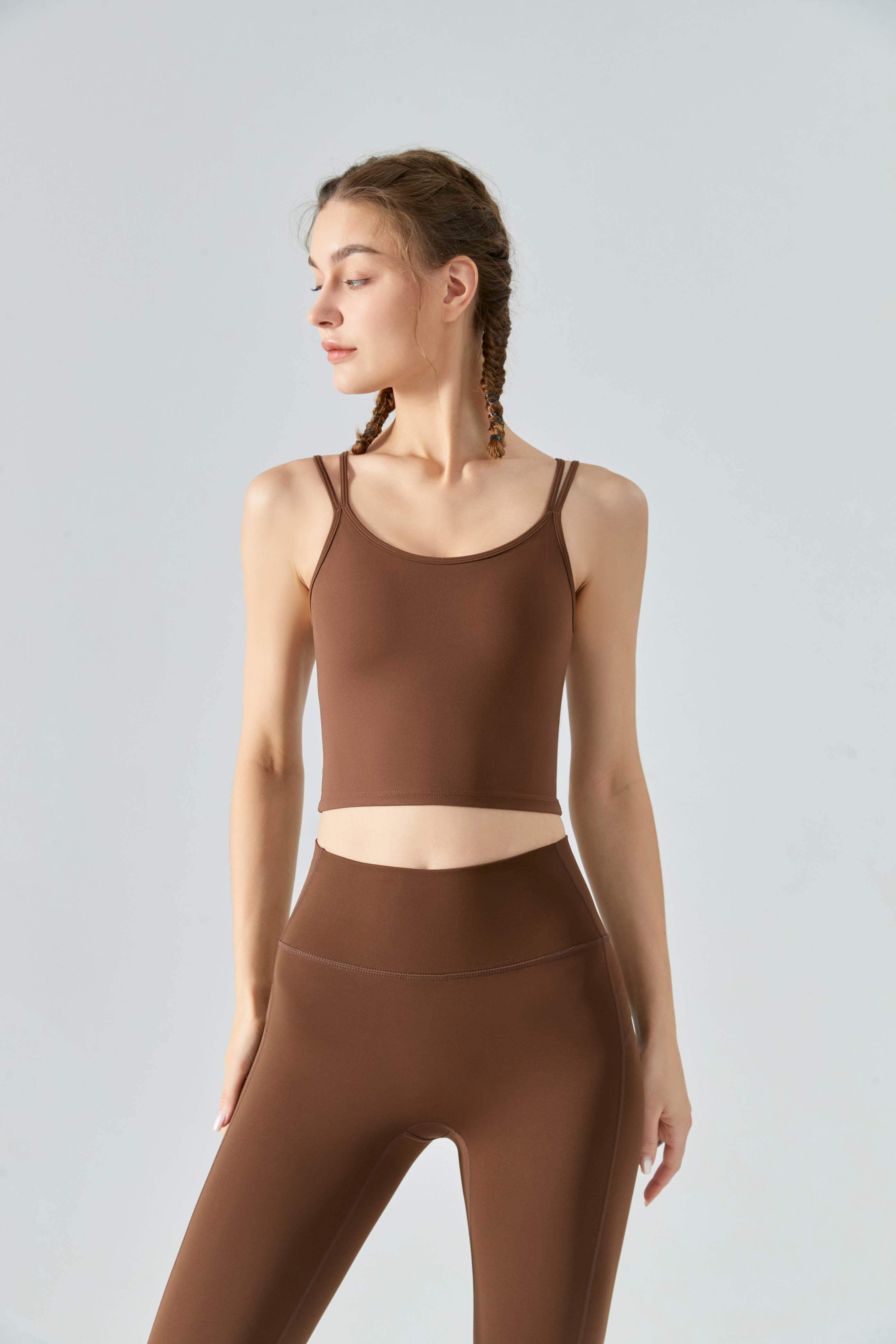 Nahtloser Sport-BH mit integrierten Polstern